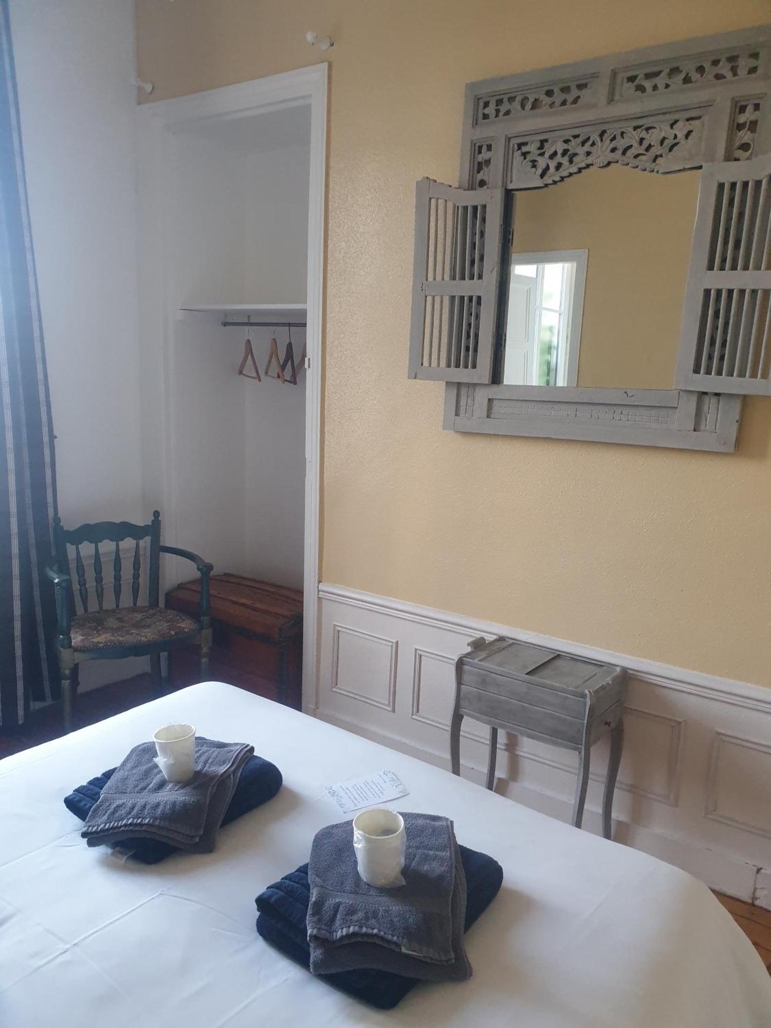 Chateau De Surville Surville  Bilik gambar